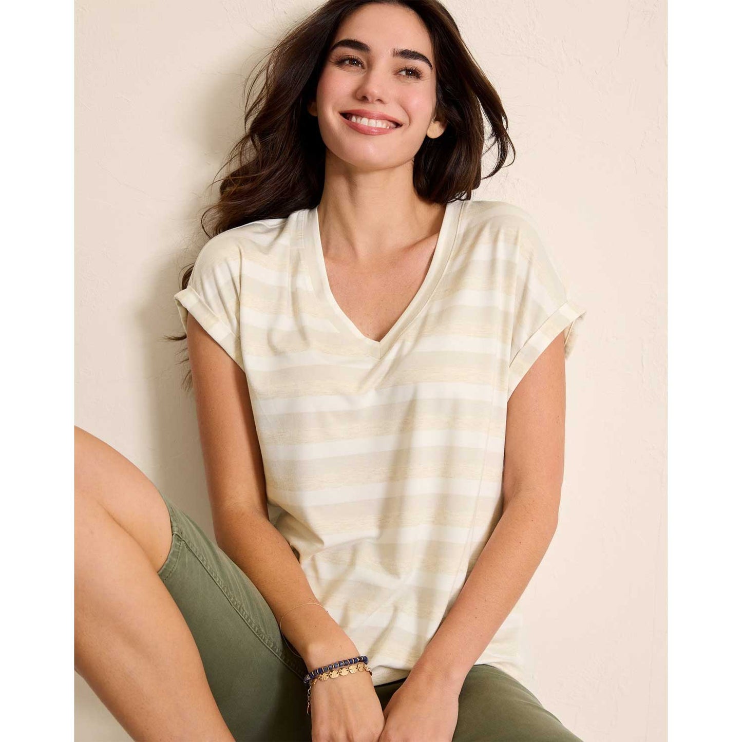 Woman wearing a Tommy Bahama Kauai Island Voyage V-Neck T-Shirt - Fresco Heather