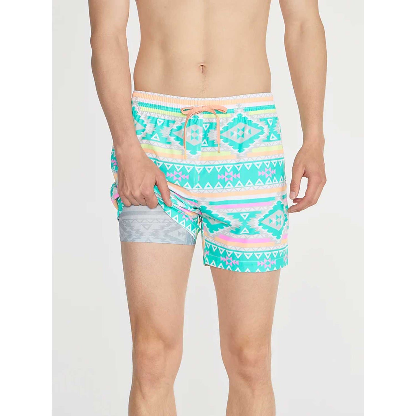 Chubbies The En Fuegos 5.5 Inch (Lined Classic Men's Swim Trunk)
