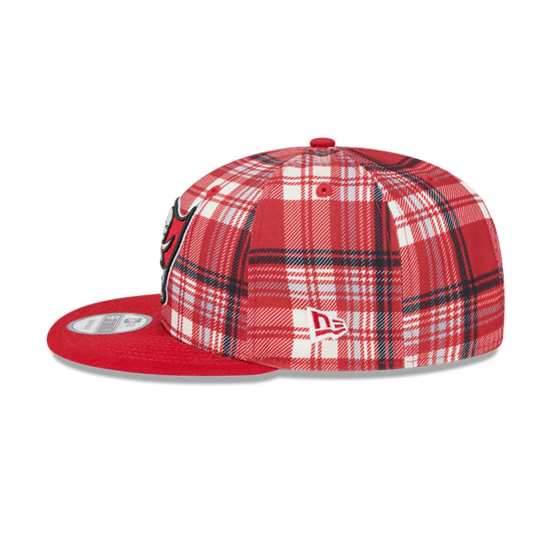 New Era Tampa Bay Buccaneers 9FIFTY 950 Sideline Statement Plaid Snapback Hat