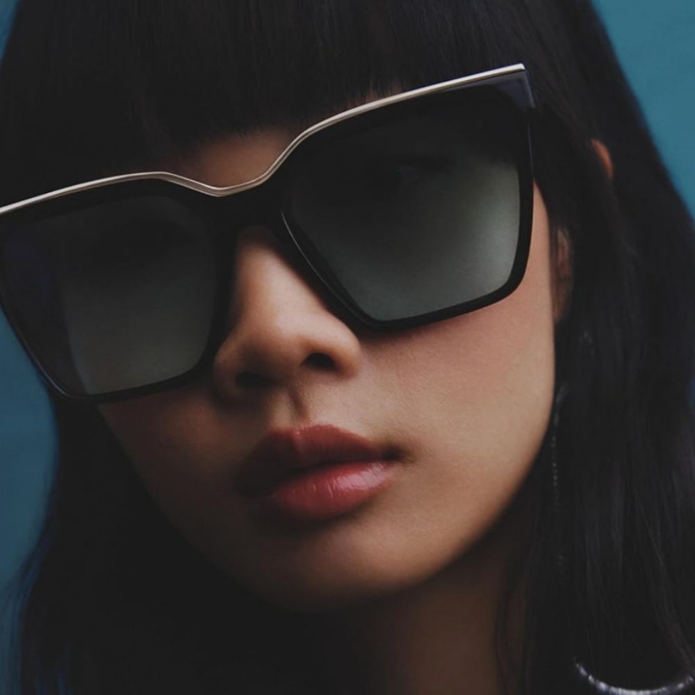 Quay Level Up Sunglasses- Black/Silver Turquoise Flash